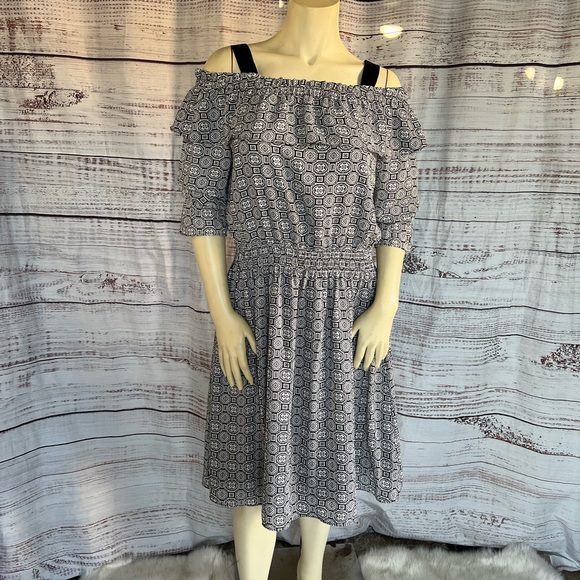 libby. edelman Dresses & Skirts - Libby Edelman Black Geometric Print Dress M